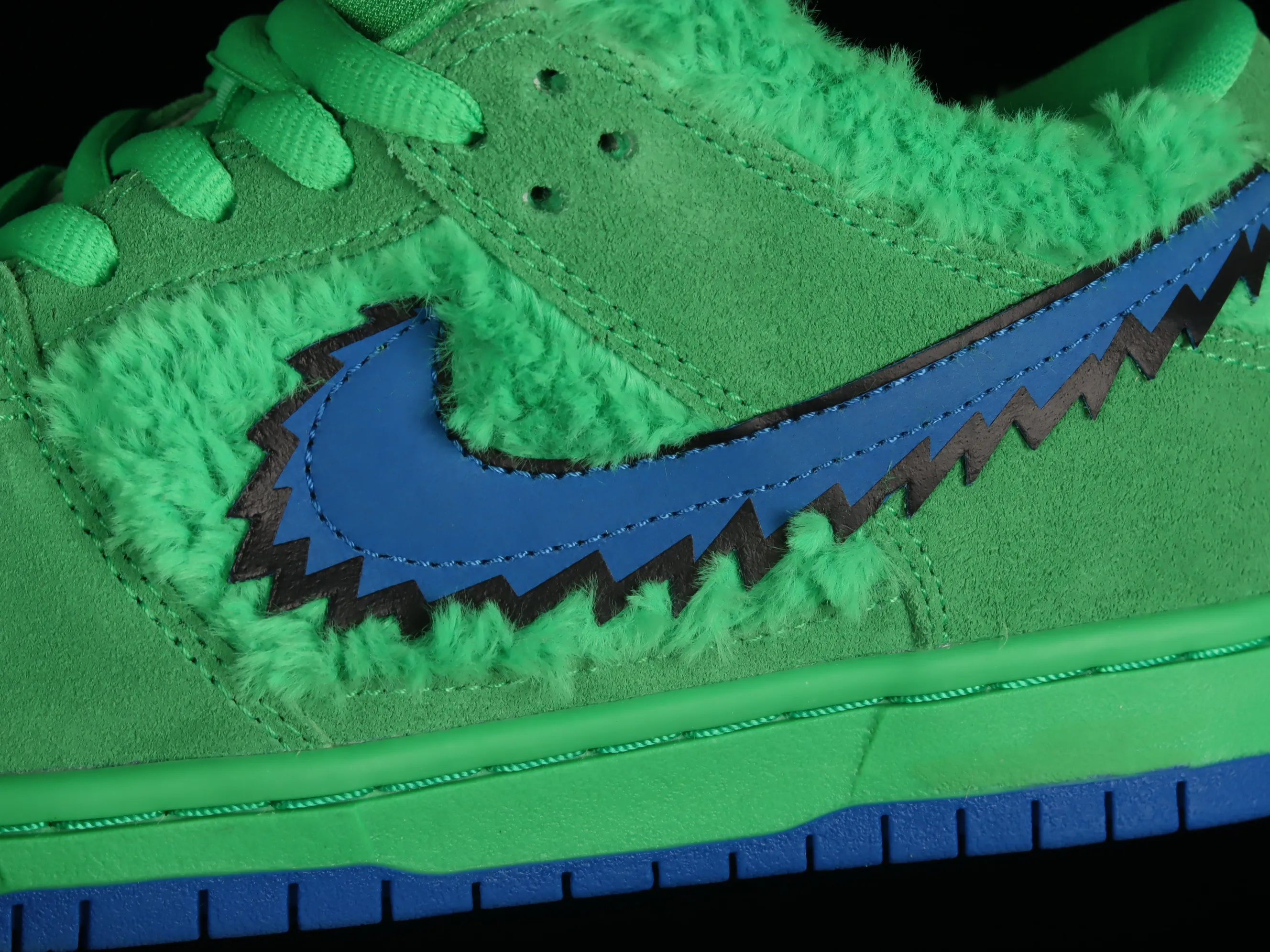 All Categories Nk SB Dunk Series Nk SB Dunk Low Low-top Sneakers OG Version Grateful Dead x Nk SB Dunk Low "Yellow Bear" Joint Model Green and Blue Bear Sports Skateboard Shoes CJ5378-300